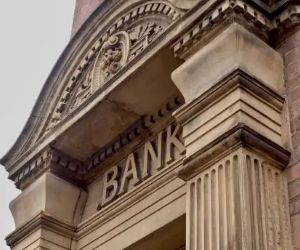 Les actions offrent un potentiel de croissance à long terme et de revenus de dividendes en investissant dans des entreprises qui créent de la valeur au fil du temps, mais elles comportent également un risque important en raison de la volatilité des marchés, des cycles économiques et des événements propres à chaque entreprise ; l'essentiel est d'investir avec une stratégie claire, une diversification appropriée et uniquement avec un capital qui ne compromettra pas votre stabilité financière.