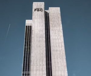 Les matières premières telles que l'or, le pétrole, les produits agricoles et les métaux industriels offrent des possibilités de diversification de portefeuille et de protection contre l'inflation, mais ce sont également des actifs à haut risque en raison de la volatilité des prix, des tensions géopolitiques et des chocs de l'offre et de la demande ; l'essentiel est d'investir avec une stratégie claire, une compréhension des facteurs sous-jacents du marché et uniquement avec un capital qui ne compromet pas votre stabilité financière.