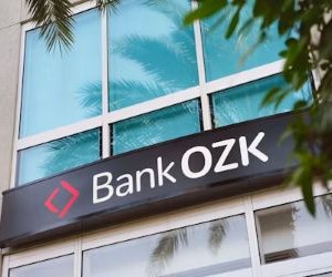 Le Forex offre la possibilité de profiter des fluctuations des devises mondiales sur un marché très liquide qui fonctionne 24 heures sur 24, mais c'est aussi un secteur à haut risque en raison de l'effet de levier, de la forte volatilité et de l'impact des actualités macroéconomiques ; la clé est de trader avec une stratégie claire, une gestion stricte des risques et uniquement avec un capital que vous pouvez vous permettre de perdre sans affecter votre stabilité financière.