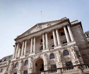 Le Forex offre la possibilité de profiter des fluctuations des devises mondiales sur un marché très liquide qui fonctionne 24 heures sur 24, mais c'est aussi un secteur à haut risque en raison de l'effet de levier, de la forte volatilité et de l'impact des actualités macroéconomiques ; la clé est de trader avec une stratégie claire, une gestion stricte des risques et uniquement avec un capital que vous pouvez vous permettre de perdre sans affecter votre stabilité financière.